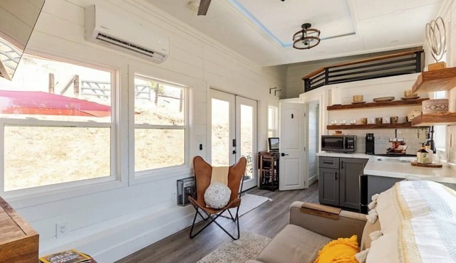 Woodlake Tiny Housen❤️ Charming, Cozy, & Quiet