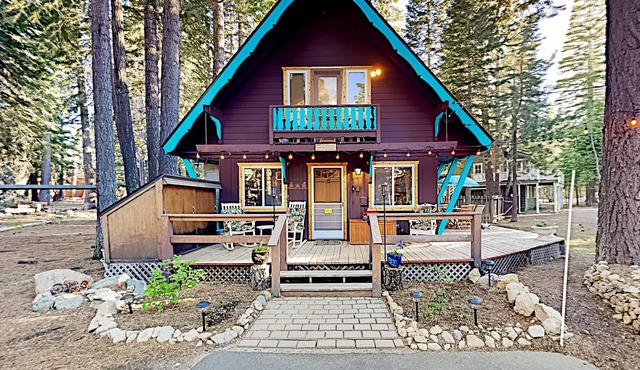 Woodsy hideaway with beach club, yoga, pool & tennis - 1 mile to ski slopes