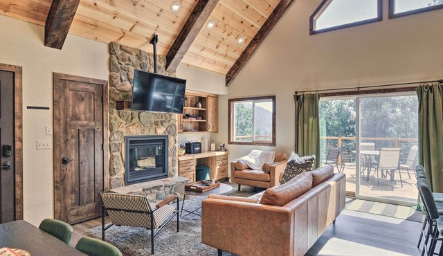 Woodsy Retreat: Modern Mi-Wuk Village Cabin!