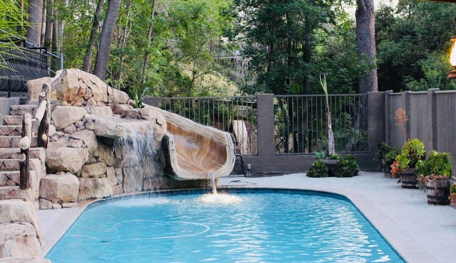 World Cup Vacation Premium home with pool + spa