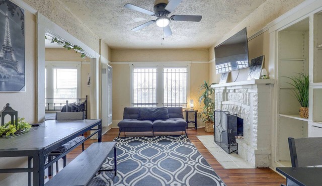 Yard, Fireplace, Full Kitchen! Oakland Home