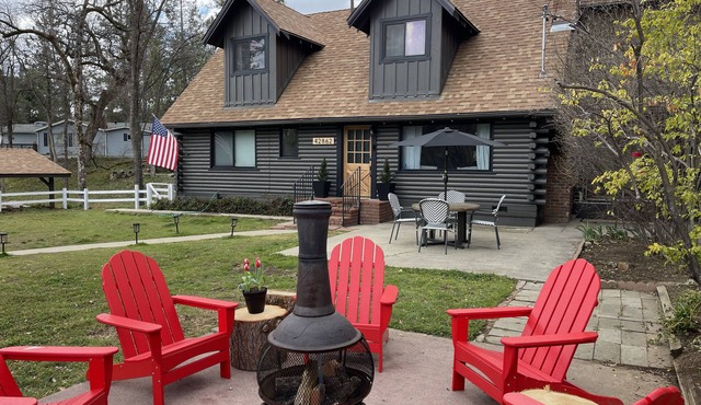 Your family friendly Yosemite/Bass Lake getaway across from a river!