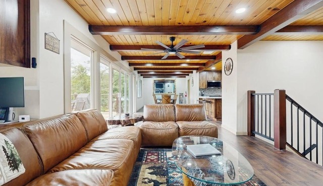 Your Perfect Lakeside Getaway with a private dock on Bass Lake