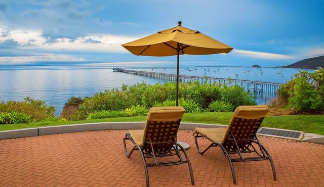 Your Relaxing Getaway Awaits! 3 Spacious Units, Onsite Pool, Free Parking