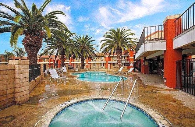 2-Star Hotel ∙ Days Inn by Wyndham Hemet