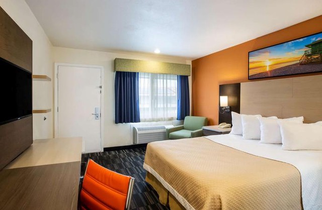 Days Inn by Wyndham Monterey Downtown