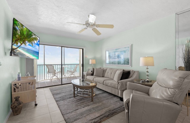 Gulf Coast/Direct Beachfront View - Steps to Sand & Sunset in Fort Myers Beach