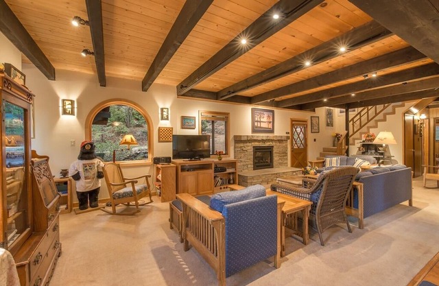 Large Family Friendly Home In Tahoe Swiss Village!
