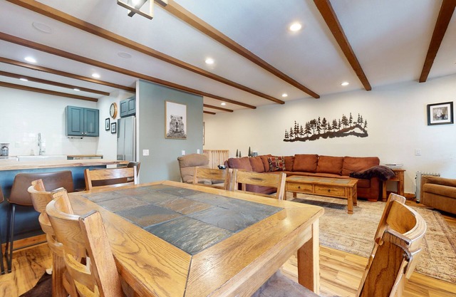 Pet-Friendly, Updated Décor. Washer/Dryer, Balcony, Short Walk to The Village
