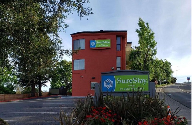 Surestay Hotel 