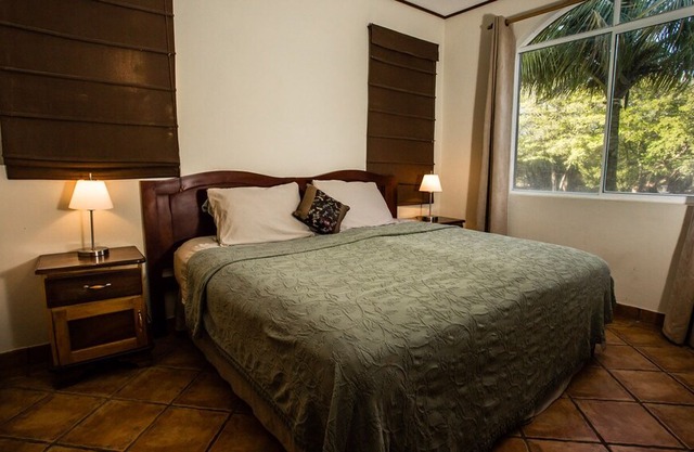 Villas Iguana A-13: Beachfront Condo in Tola