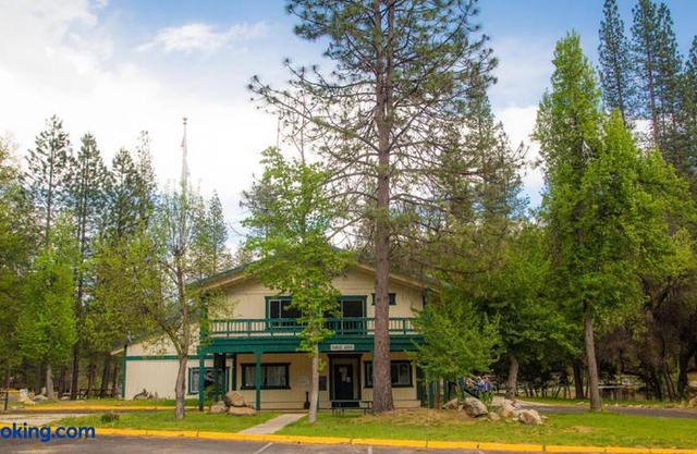 Yosemite Lakes Cabin 40