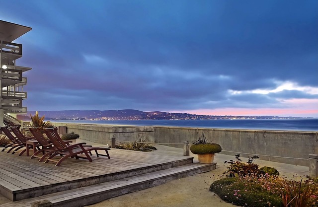 You Found it! Monterey Getaway! 3 Great Units, Inland View, Outdoor Pool!