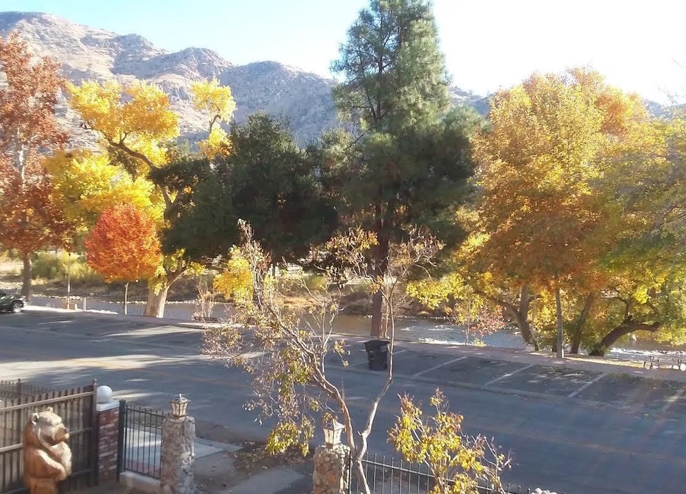 Kernville Hotel | Kern Riverfront Lodge