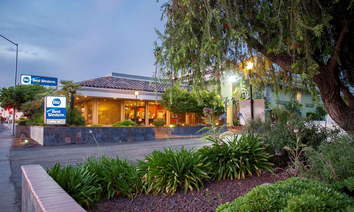 Raisin Hotel | Best Western Village Inn