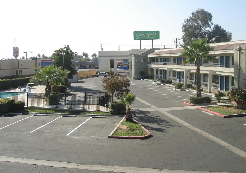 Pumpkin Center Hotel | Bakersfield Inn & Suites
