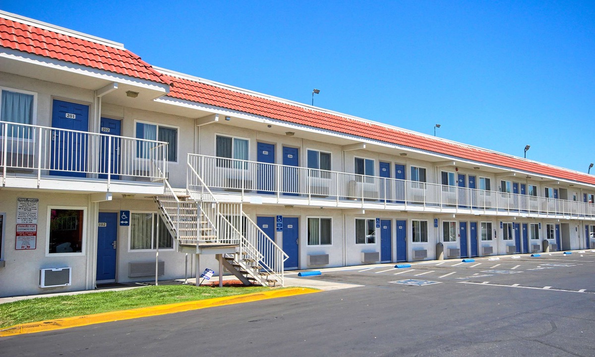 Raisin Hotel | Motel 6-Fresno, CA - Blackstone South