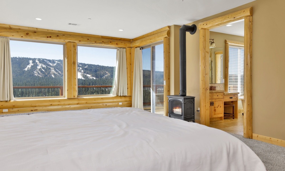 Castle Glen Estates Cabin | 2206-golden Oak Log Cabin 7 Bedroom Home by RedAwning