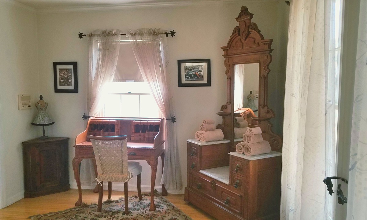 North Arroyo House | The Patrician Hollywood Universal