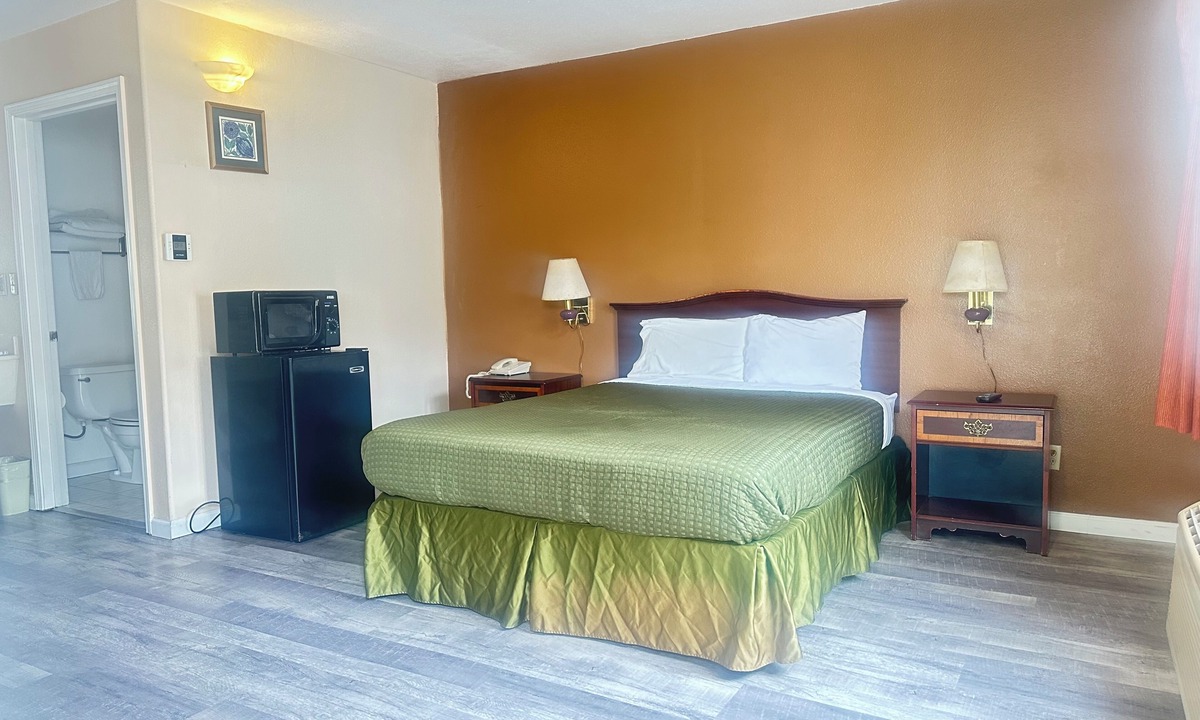 Watsonville Hotel | ROYAL INN
