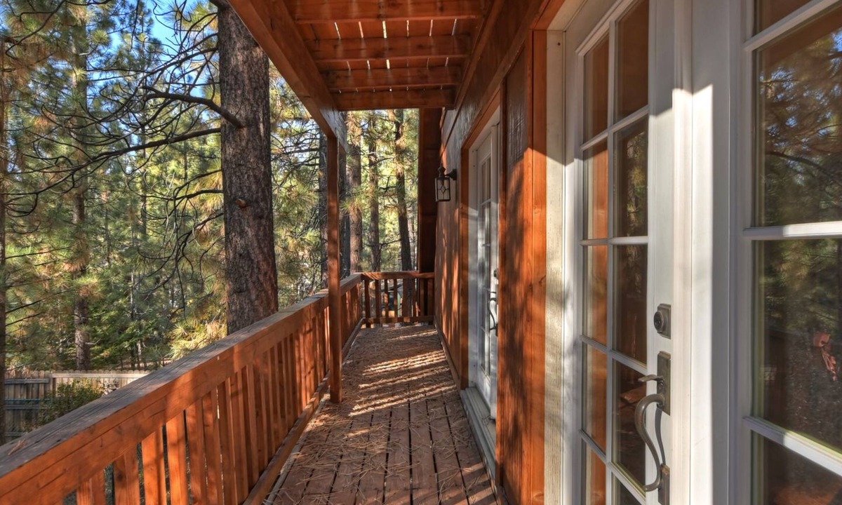 Summit Estates Cabin | Big 10 Luxury Cabin with HotTub