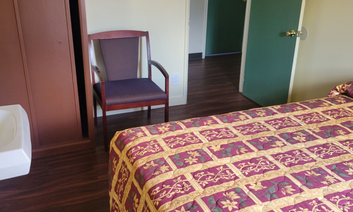 Huntington Park Hostel | Randolph Hotel