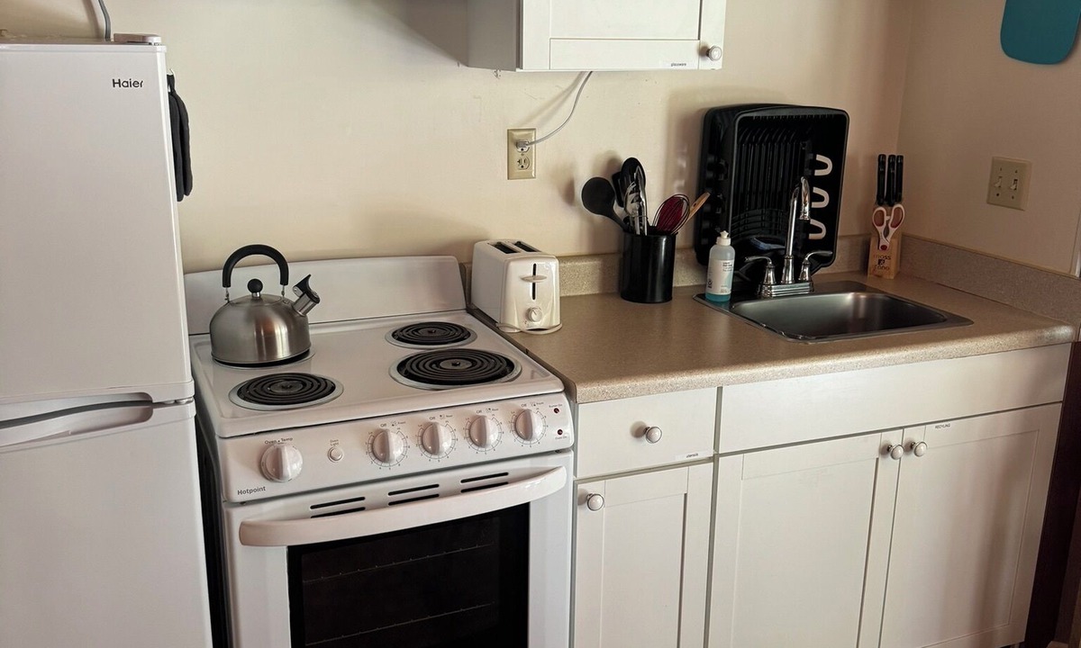 Yosemite Forks Apartment | Cozy studio in tranquil Oakhurst with Kitchenette, secluded patio, AC, WiFi
