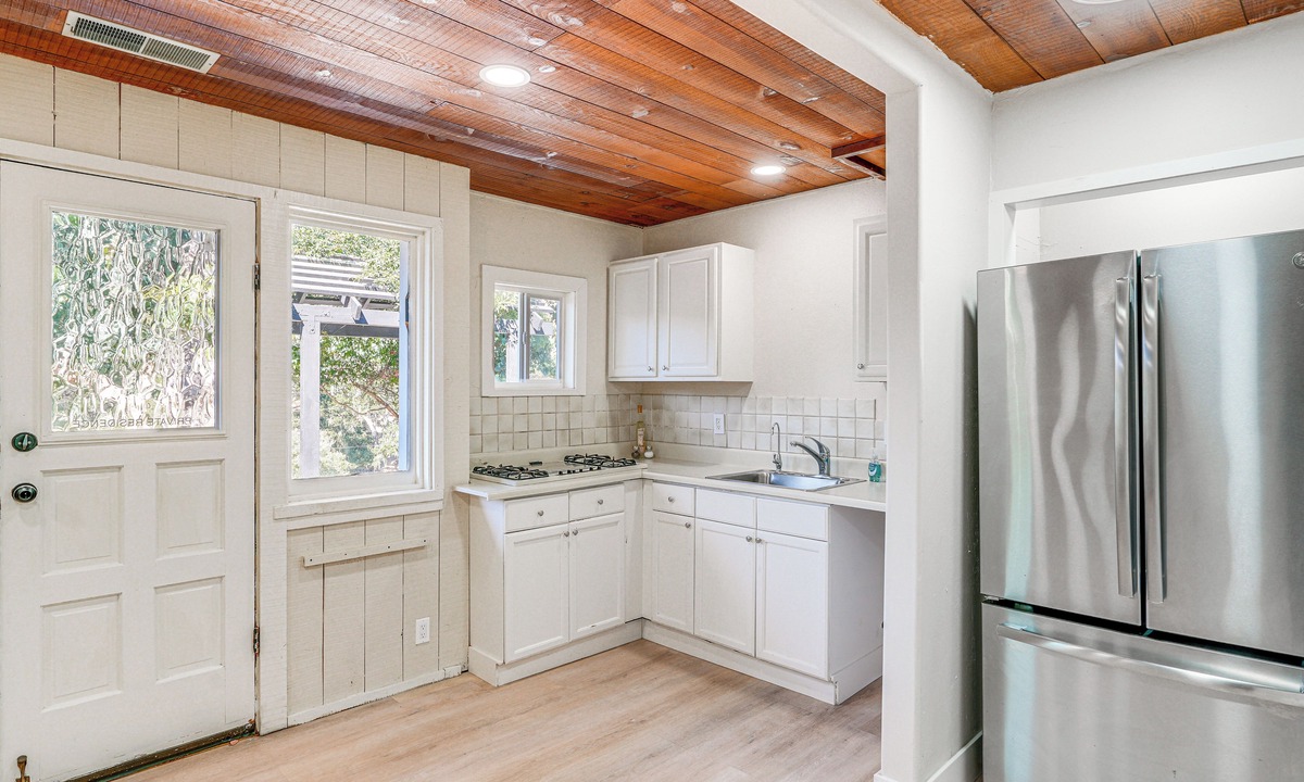 Monterey Apartment | Central Salinas Apartment, Moments to Monterey!