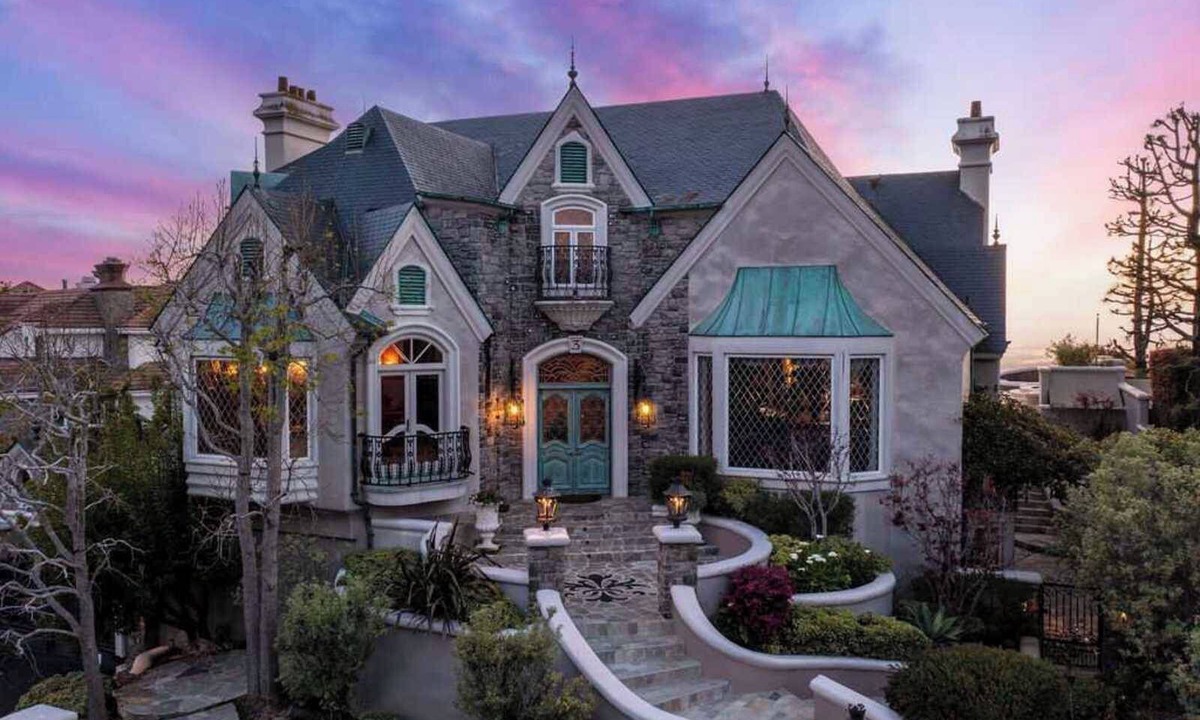 Corona del Mar House | Palatial Living at Emirates Palace on Crestwood #41724