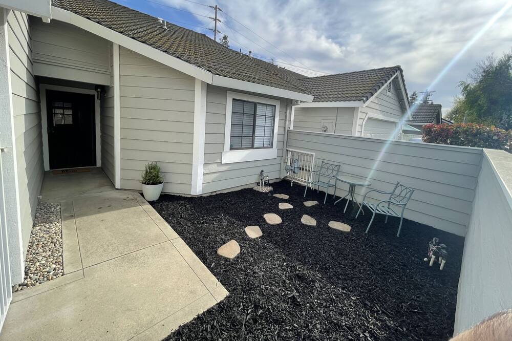 Modesto House | Cozy home in North Modesto