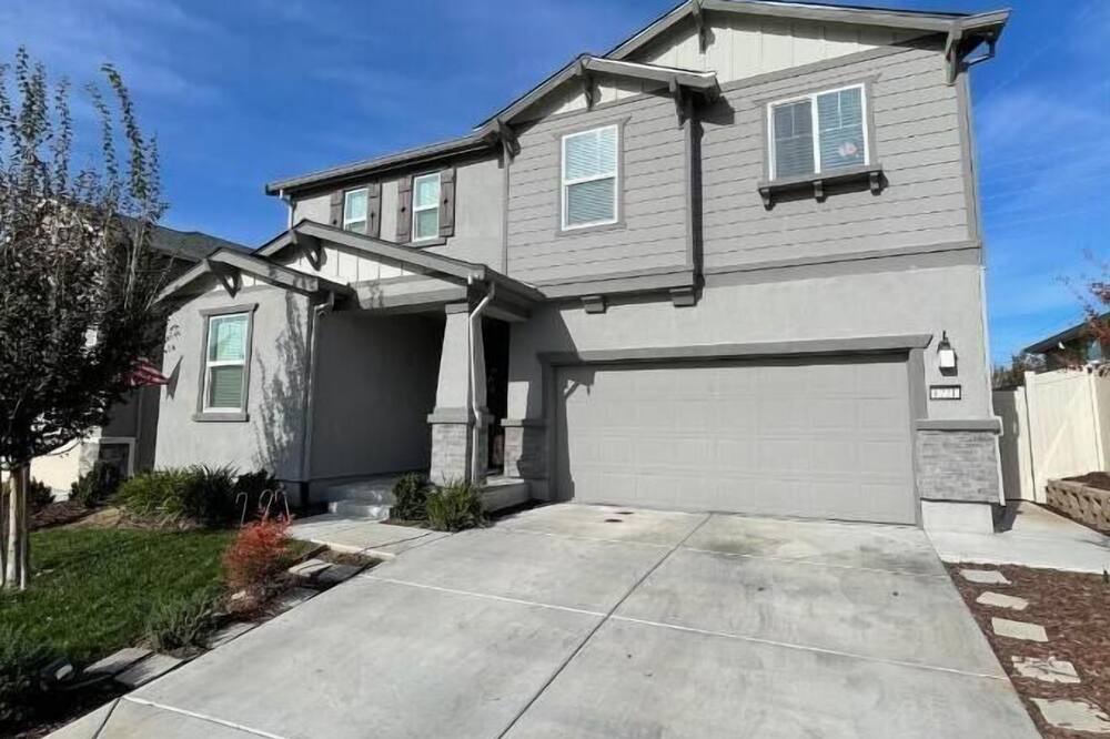 Citrus Heights House | Entire home next to trails and parks