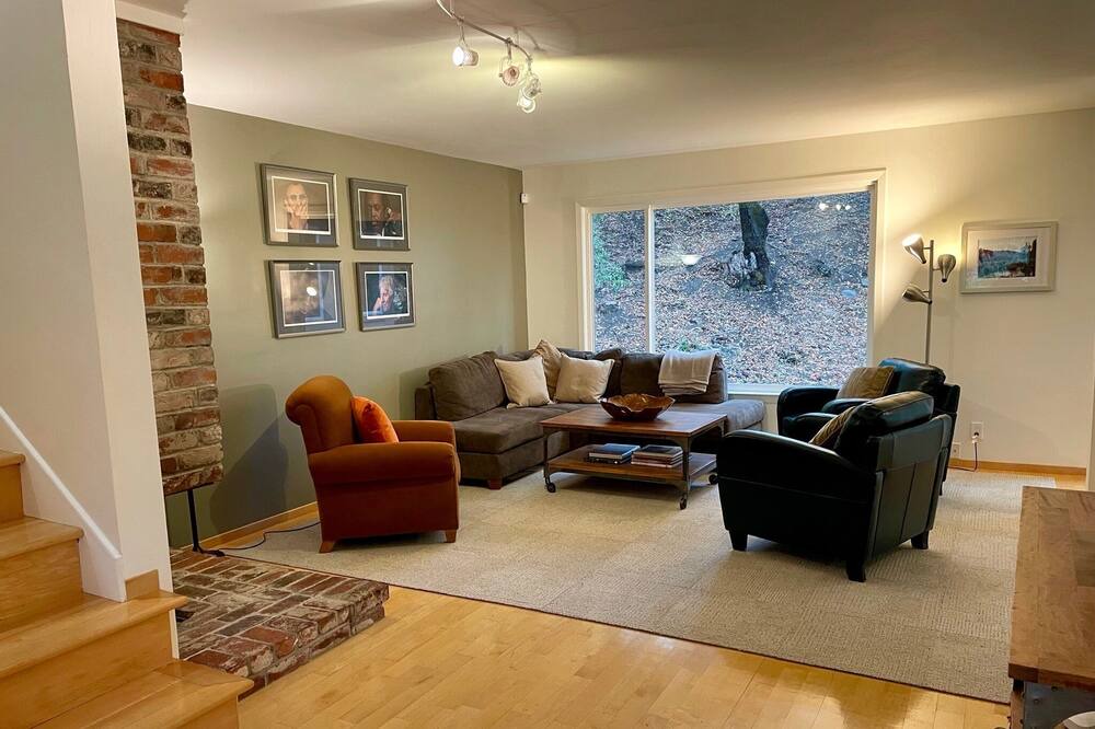 Claremont House | Beautiful, Secluded Orinda Home for rent.
