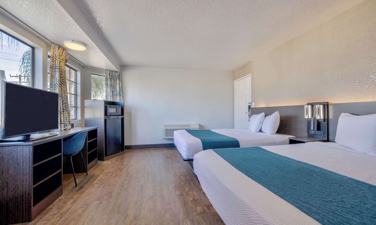 Northeast Anaheim Hotel | Motel 6 Anaheim, CA - Fullerton East