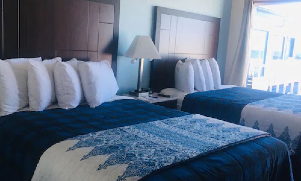 Downtown Hotel | Dolphin Cove Motel