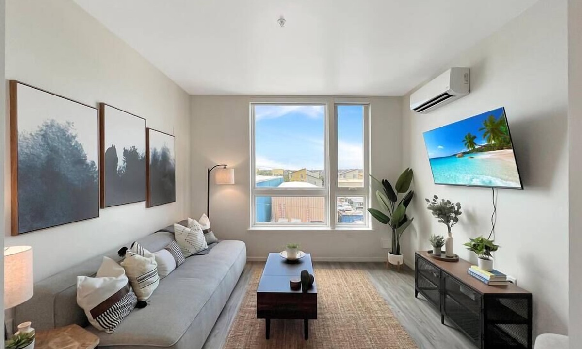 Clawson Apartment | Lovely Open One-Bedroom in West Oakland