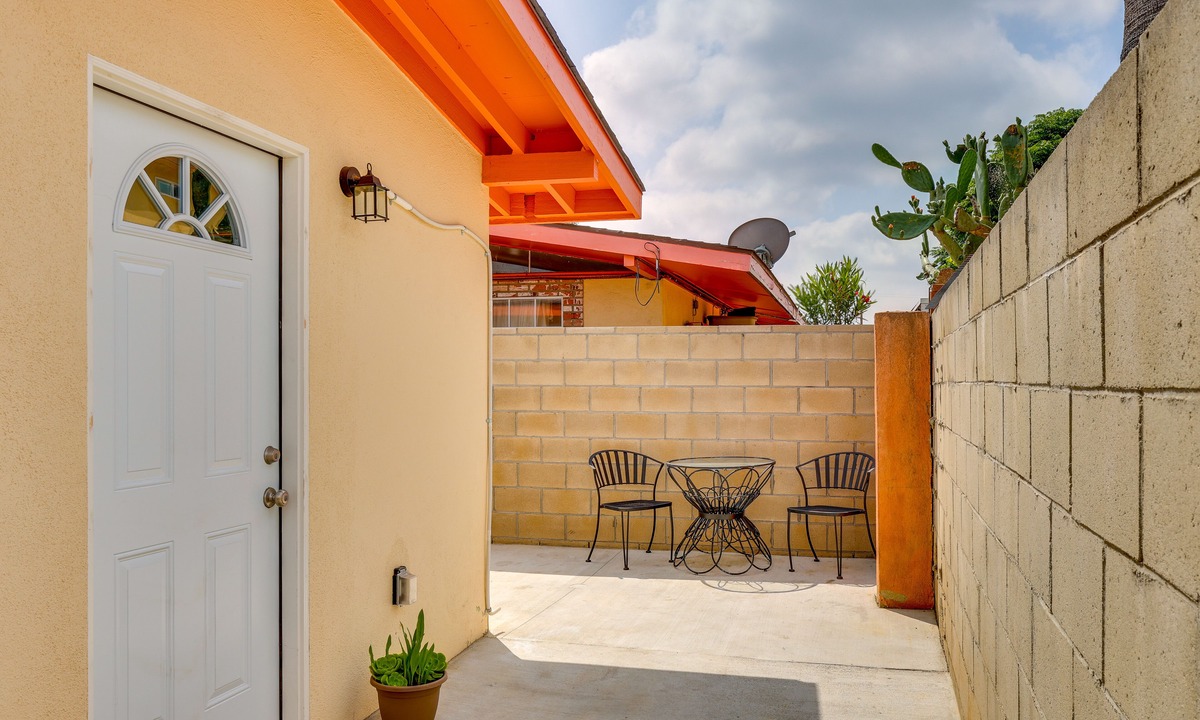 San Fernando Apartment | Sleek San Fernando Studio ~ 14 Mi to Universal