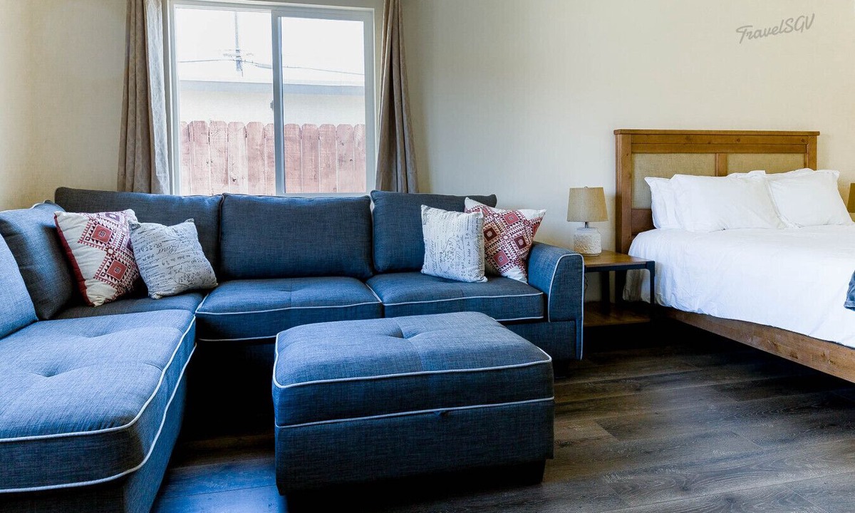 Alhambra Apartment | Charming 1BR Farmhouse + Near DTLA #TravelSGV
