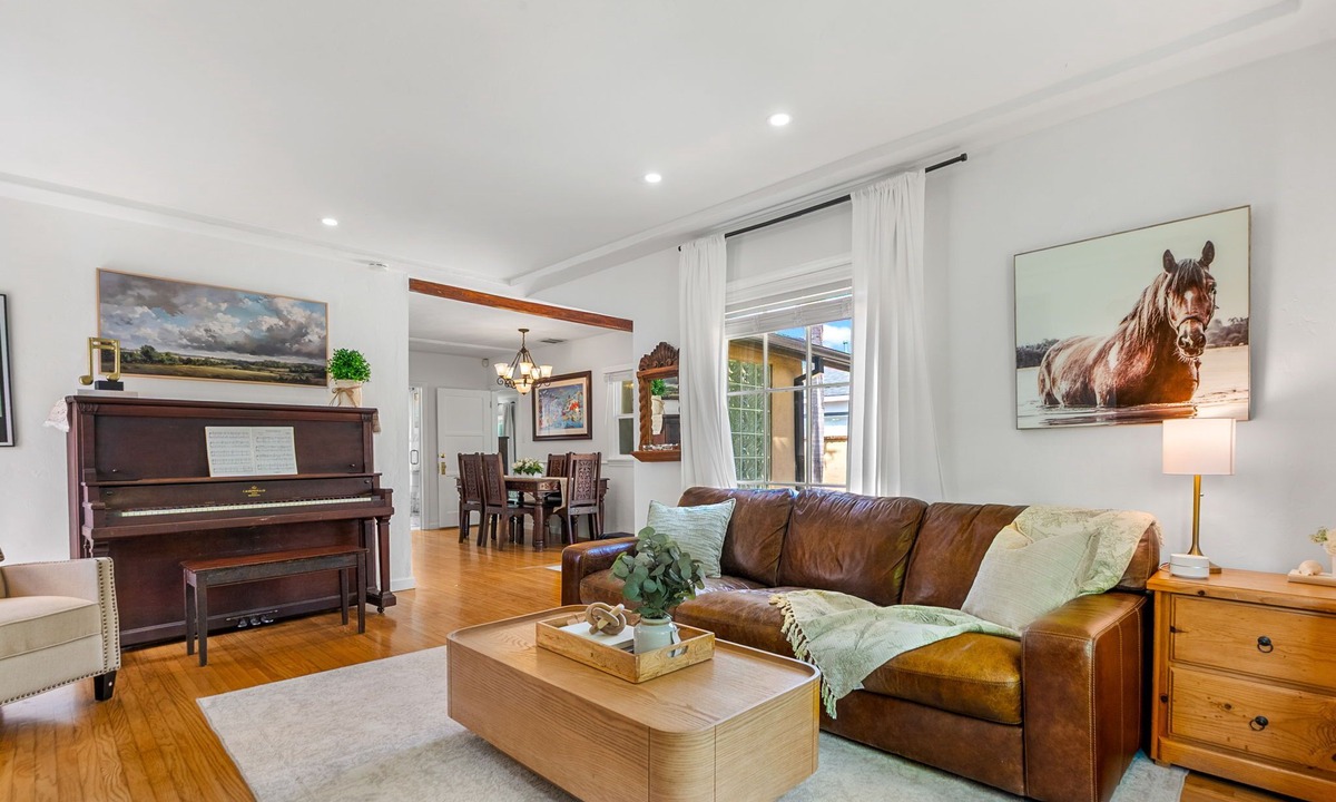West Los Angeles House | West LA Designer 2BR/2BA Retreat Private Yard Near UCLA & Santa Monica