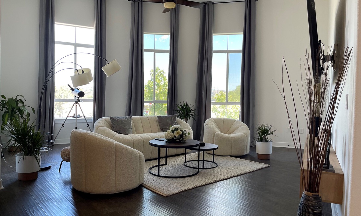 Valencia Condo | Luxury Modern Penthouse 5 min from Magic Mountain in resort style gated complex