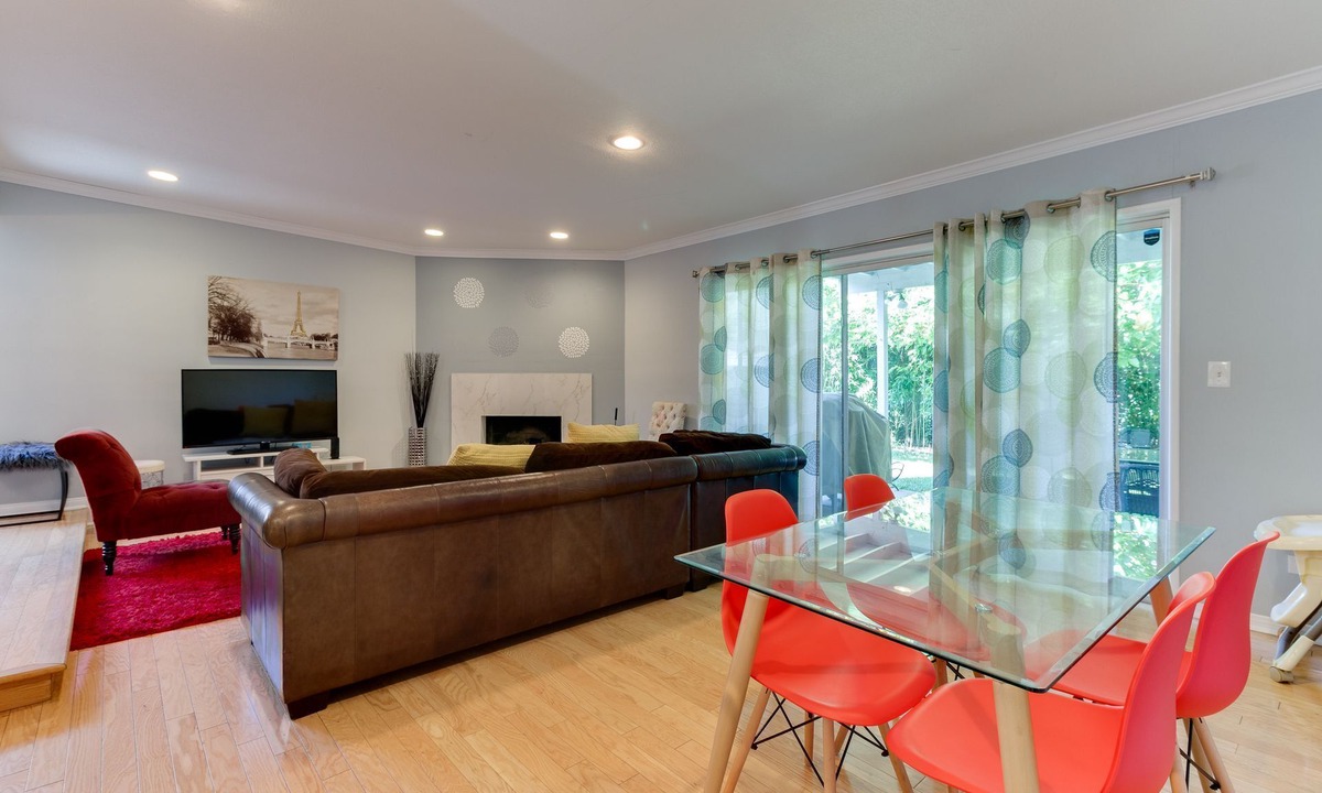 Woodland Hills House | Woodland Hills Charmer
