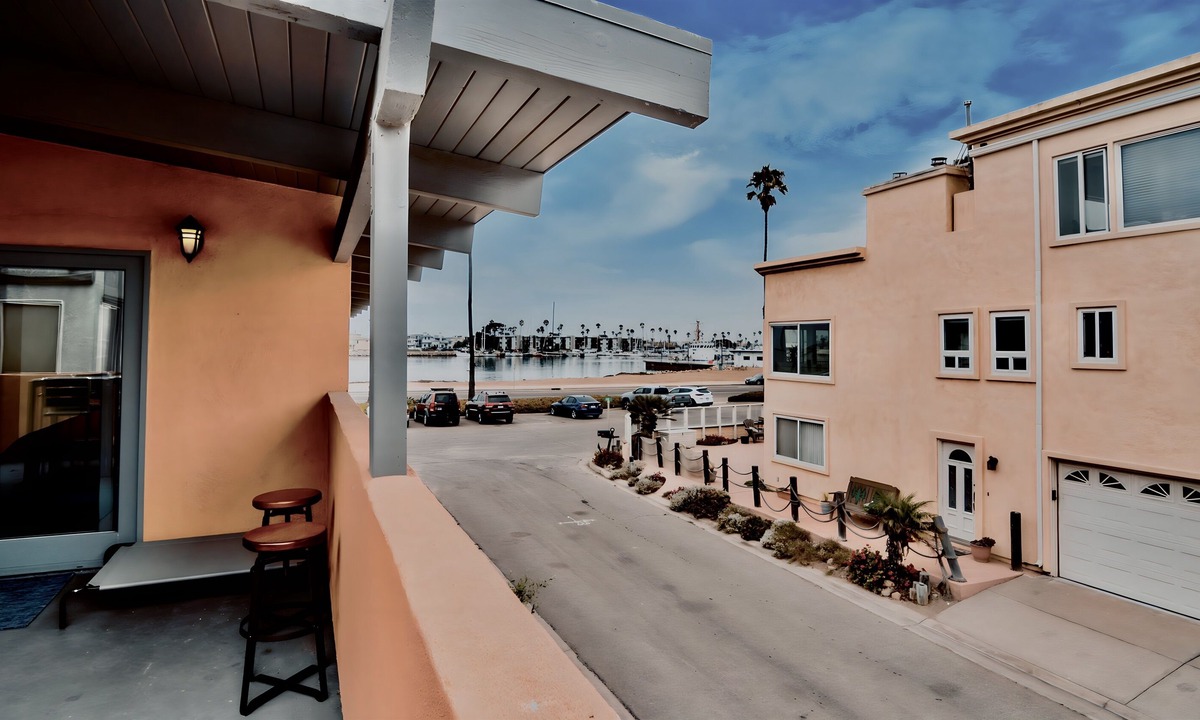 Silver Strand Condo | Harbor View Townhouse! Across from Kiddie Beach! Upper Unit + Dogs Welcome