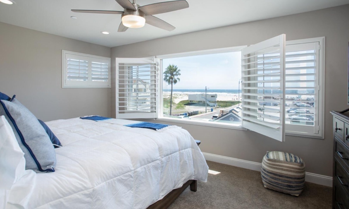 Downtown Condo | Luxurious Beach Side Condo with Ocean Views- Can Accommodate Large Groups!