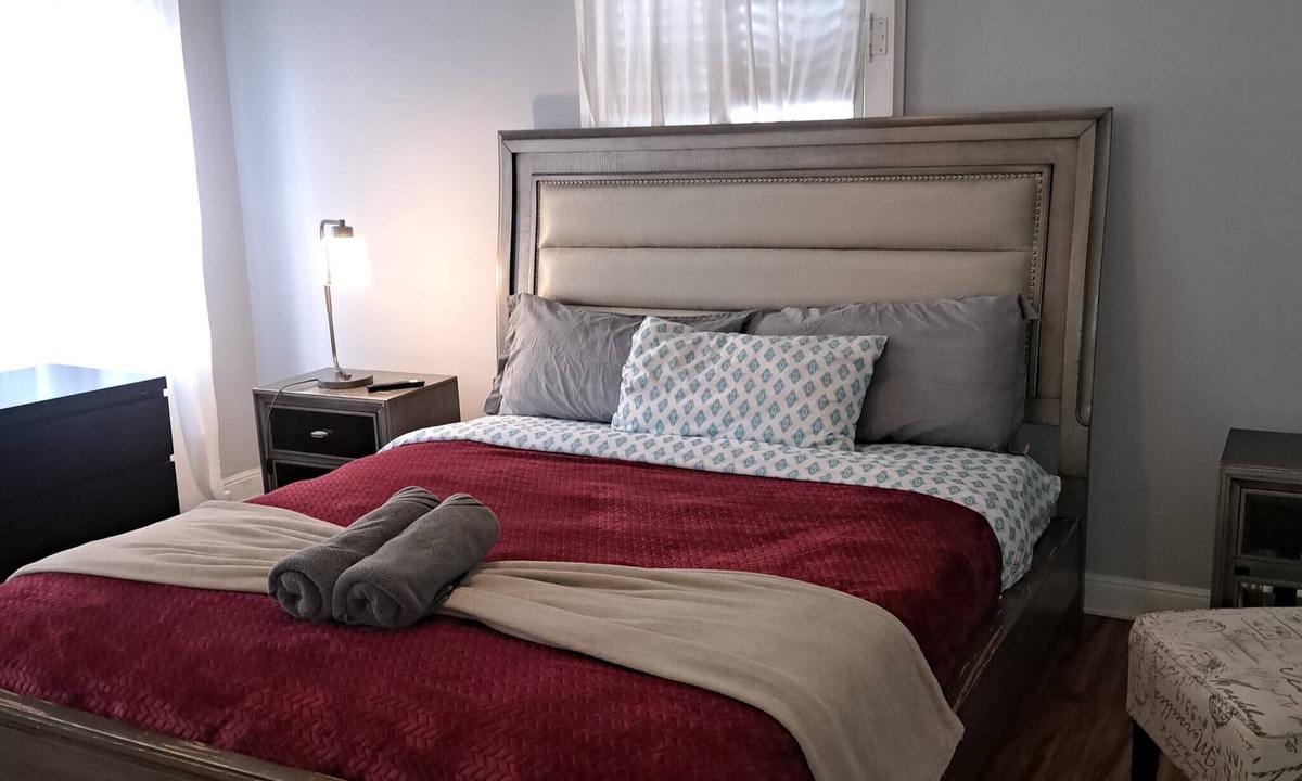 Beverly Hills Apartment | 3 bedroom plus 2 baths in Beverly hills