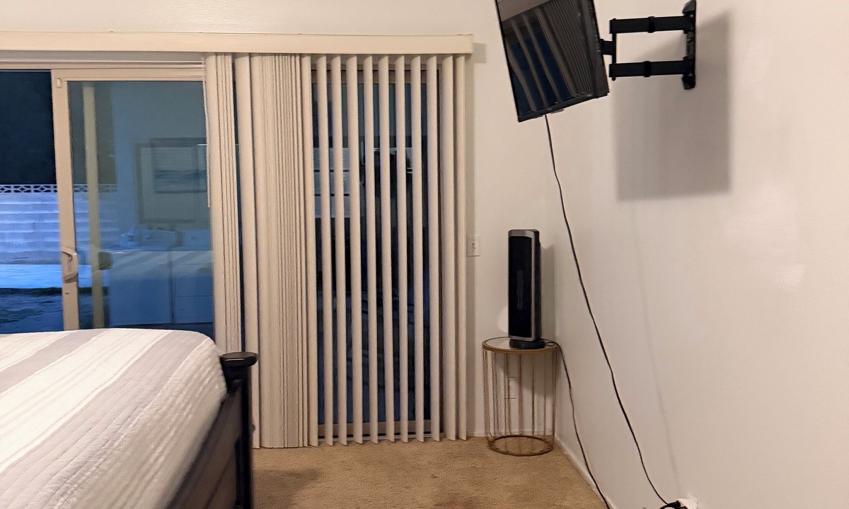 Lancaster Apartment | Cozy 1-bedroom 2 bed studio Lancaster