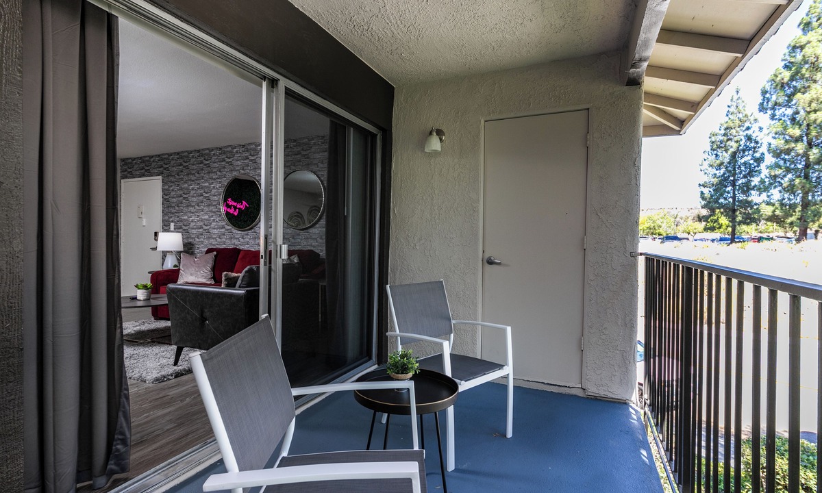Thousand Oaks Apartment | Peaceful King Suite near FSAC & Proactive Sports w/Gym Access & 1 Gig WiFi