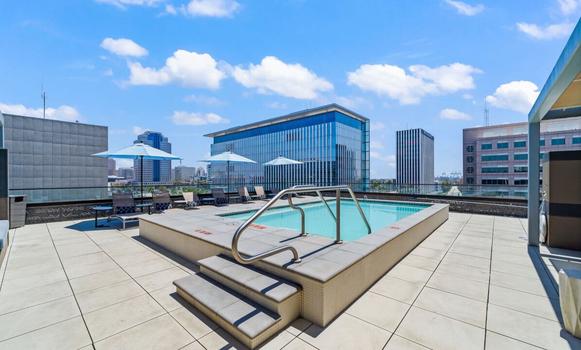 West Gateway Apartment | Stylish City Escape/Walk to Shops Dine & Explore