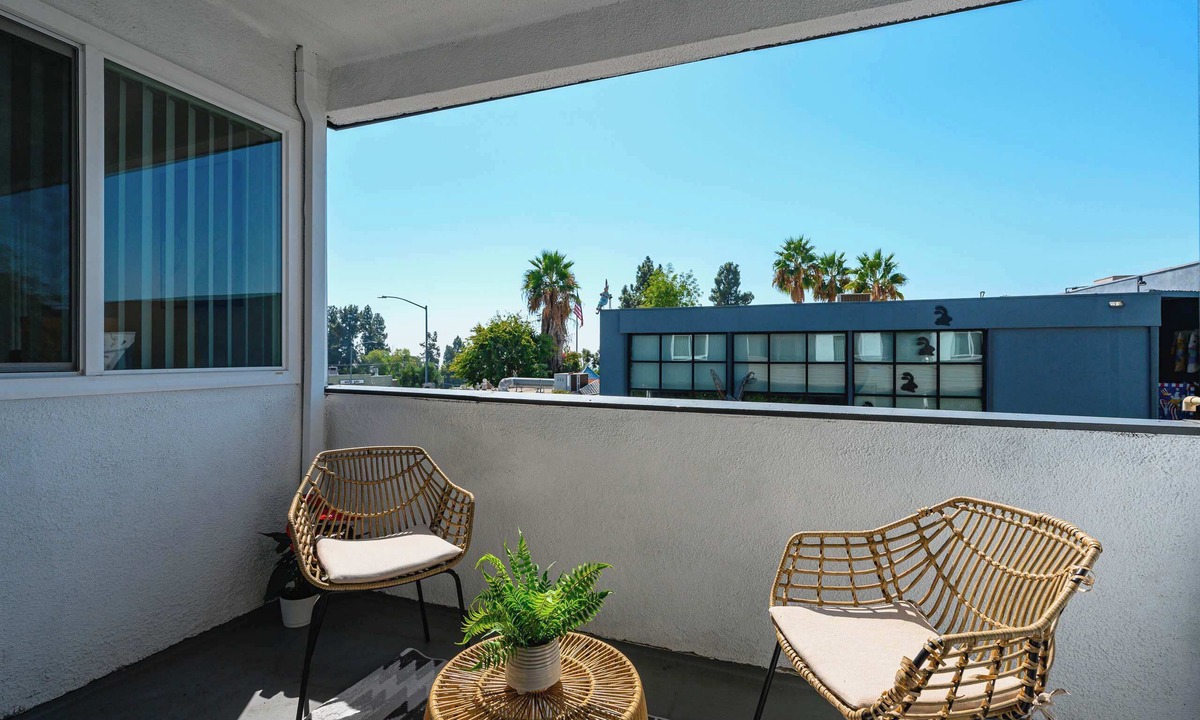 Altadena Apartment | Modern Family Getaway w/Spacious Living Areas #4