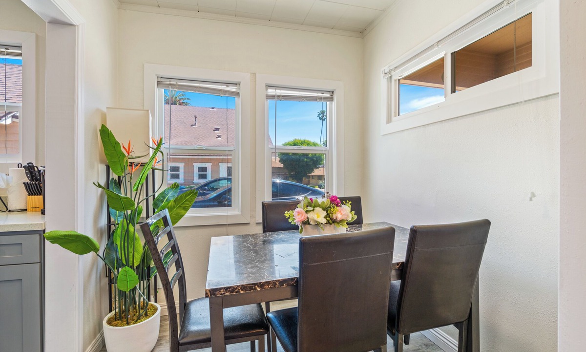 Alhambra Apartment | Detached house 2 Bedroom 1 Bathroom Prime & Private location King Bed! 1109