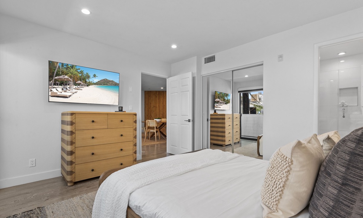 Beverly Grove Apartment | Heart of West Hollywood Apt w/doorman, gym, and co-working space