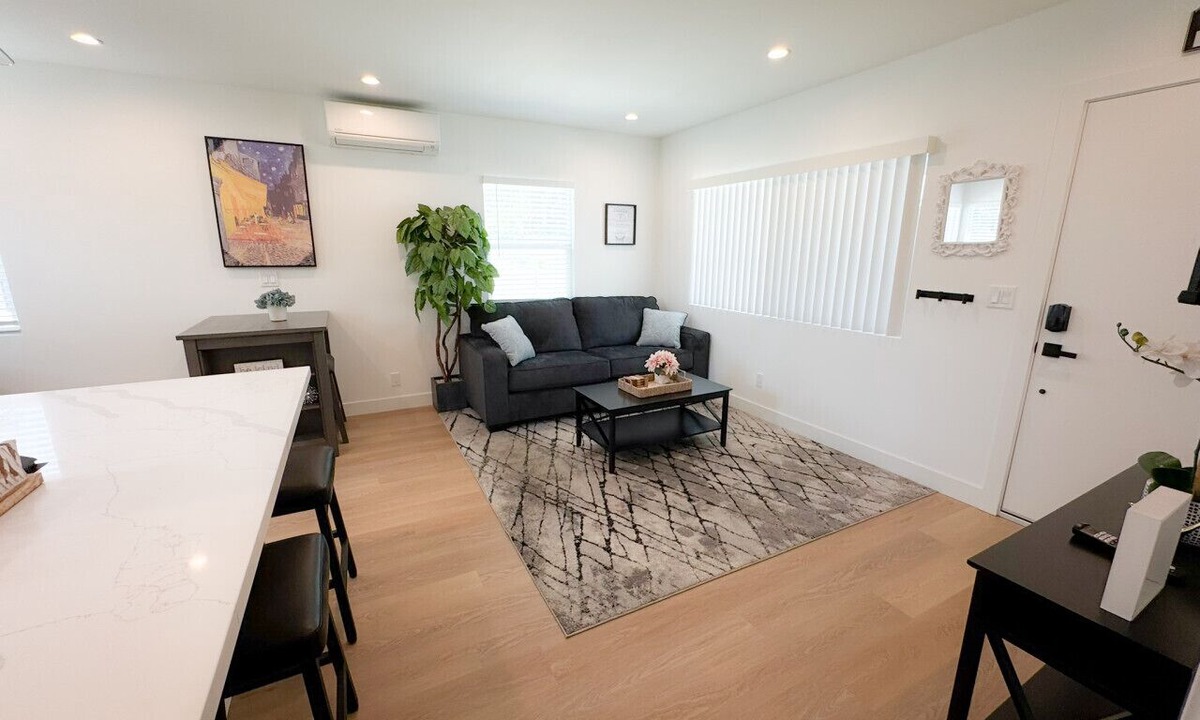 Burbank Apartment | Prime Burbank Location – New 1 Bedroom Near Studios, Dining, Museums & More!